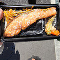 ローソン 厚切り鮭弁当 商品写真 3枚目