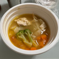 セブン-イレブン 野菜とチキンのコンソメスープ 商品写真 1枚目