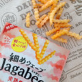 カルビー 細めウェーブJagabee 完熟梅味 商品写真 1枚目