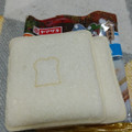 ヤマザキ ランチパック 塩キャラメルホイップとバニラクリーム 商品写真 4枚目
