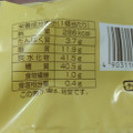 ファミリーマート ファミマ・ベーカリー 渋皮栗のモンブラン風パン 商品写真 2枚目