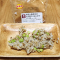 ローソン たっぷり食物繊維が摂れる 枝豆と塩昆布おにぎり 国産もち麦入り 商品写真 4枚目