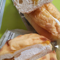 ファミリーマート ファミマ・ベーカリー シュークリームみたいなパン カスタード＆ホイップ 商品写真 2枚目