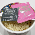 日清食品 日清のどん兵衛 韓国風甘辛ヤンニョムチキン味焼うどん 商品写真 4枚目