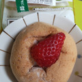 ヤマザキ PREMIUM SWEETS もっちりとした苺ミルクシュー 北海道産牛乳使用 商品写真 1枚目