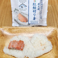 セブン-イレブン 新潟県産コシヒカリおむすび 炭火焼紅鮭切り身 商品写真 3枚目