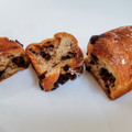 ローソン NL もち麦の小さく切れてるフランスパン チョコチップ入 商品写真 3枚目