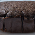 ヤマザキ ベルギーチョコ蒸しケーキ＆生チョコ仕立てのチョコケーキ 商品写真 2枚目