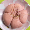 コープ 大島桜の桜餅あんぱん 商品写真 1枚目