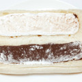ヤマザキ 白いコッペパン ジャンドゥーヤチョコクリーム＆ホイップ 商品写真 5枚目