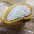 ローソン Uchi Cafe’ もち食感ロール 北海道産生クリーム入り 商品写真 3枚目