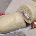 ヤマザキ 白いコッペパン ジャンドゥーヤチョコクリーム＆ホイップ 商品写真 3枚目