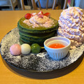 Eggs’n Things 桜抹茶パンケーキ 商品写真 1枚目