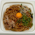 ファミリーマート 大盛 にんにく醤油焼うどん 商品写真 2枚目