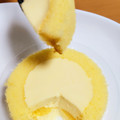 ローソン Uchi Cafe’ × 八天堂 とろけるカスタードロールケーキ 商品写真 5枚目