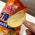 カルビー ポテトチップス ザ厚切り のためのうすしお味 商品写真 2枚目