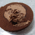 ローソン Uchi Cafe’ プレミアムロールケーキ 濃厚ショコラ 商品写真 1枚目