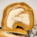 ローソン Uchi Cafe’ くるみ餅で巻いたもち食感ロール みたらし 商品写真 4枚目