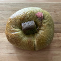 bread＆coffee te‐te 湯だねベーグル 桜の抹茶ブラウニー（フルーツ酵母） 商品写真 1枚目