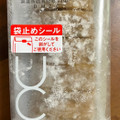 ローソン Uchi Cafe’ くるみ餅で巻いたもち食感ロール みたらし 商品写真 1枚目