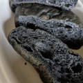ヤマザキ 黒いソフトフランスパン 黒アヒージョ風味 商品写真 3枚目