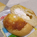 ヤマザキ チーズクリーム＆ホイップクリームパン 商品写真 1枚目