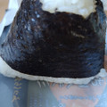 ローソン おにぎり屋 金しゃりおにぎり 焼さけハラミ 商品写真 2枚目