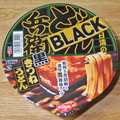 日清食品 日清のBLACKどん兵衛 黒きつねうどん 粗挽き黒胡椒と濃厚黒醤油スープ 商品写真 3枚目