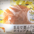ローソン まるで栗みたいなホイップあんぱん 商品写真 1枚目