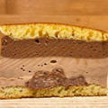 ファミリーマート ファミマルSweets 極厚 どら焼きバーガー チョコムース＆ミルクチョコムース 商品写真 3枚目