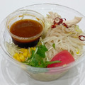 セブン-イレブン ピリ辛ドレッシングのラーメンサラダ 商品写真 3枚目