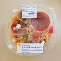 セブン-イレブン 冷製パスタ トマトと生ハムとチーズ 商品写真 4枚目