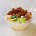 セブン-イレブン 甘辛鶏唐揚げのパスタサラダ 商品写真 3枚目