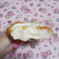 ローソン 盛りすぎ！とろ～りチーズパン 商品写真 1枚目