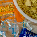 マルちゃん でかまる じゃが入りコーン塩バター味ラーメン 商品写真 5枚目