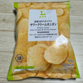ローソン 厚切りポテトチップス サワークリームオニオン 商品写真 1枚目