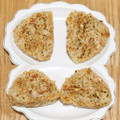 ローソン 天かす小海老おにぎり 国産もち麦入り 商品写真 4枚目