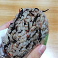 セブン-イレブン もち麦もっちり！梅ひじきおむすび 商品写真 1枚目
