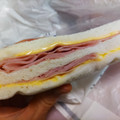 ローソン ハムチーズたまごサンド 商品写真 4枚目