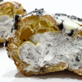 ファミリーマート ファミマルSweets 白いブラックサンダー クッキー＆クリームシュー 商品写真 2枚目