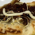 ヤマザキ ぶっ濃い濃厚ソース焼そばまん 日清焼そばU.F.O.監修 商品写真 2枚目