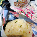 ローソン 天下一品監修 こってりスープ仕立ての炒飯おにぎり 商品写真 2枚目