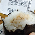 ローソン 浅草宿六監修 プレミアムおにぎり 濃厚炙りたらこ クリームチーズ仕立て 商品写真 3枚目