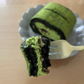 ローソン Uchi Cafe’ × 森半 お餅で巻いた濃い抹茶もち食感ロール 4枚入 商品写真 4枚目