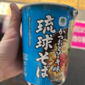 ファミリーマート ファミマル かつおとソーキ味 琉球そば 商品写真 1枚目
