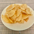 カルビー 夏ポテト 対馬の浜御塩味 商品写真 3枚目