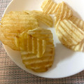 カルビー 夏ポテト 対馬の浜御塩味 商品写真 4枚目