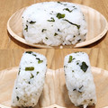 セブン-イレブン わかめご飯おむすび 三陸産わかめ使用 商品写真 2枚目