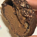 ローソン Uchi Cafe’ カカオ香るショコラクッキーシュー ベルギーチョコ使用 商品写真 3枚目