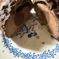 ローソン Uchi Cafe’ カカオ香るショコラクッキーシュー ベルギーチョコ使用 商品写真 2枚目